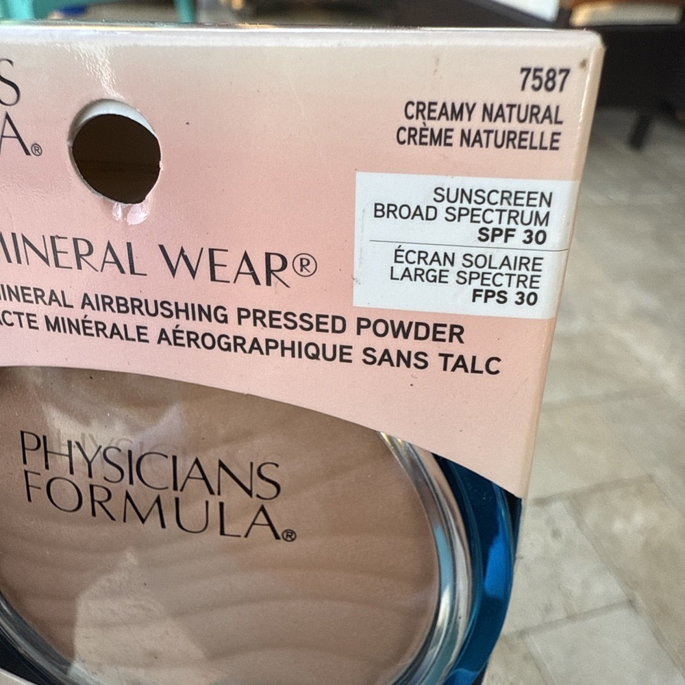 Physicians Formula Mineral Wear Airbrushing Pressed Powder Creamy Natural #7587 - Picture 2 of 4